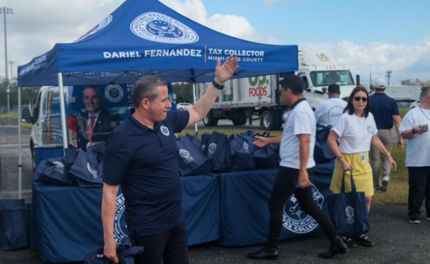 Tax Collector Dariel Fernandez Hosts Thanksgiving Turkey Drive at New Coral Reef Office