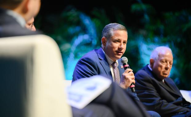 El Recaudador de Impuestos Dariel Fernandez Participa en Conversación Comunitaria sobre Transparencia y Acceso en el Sur del Condado