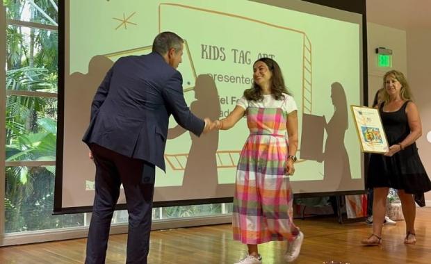El Recaudador de Impuestos de Miami-Dade rinde homenaje a los maestros ganadores del programa Kids Tag Art 2025 en el Evento "Art is Your Story"