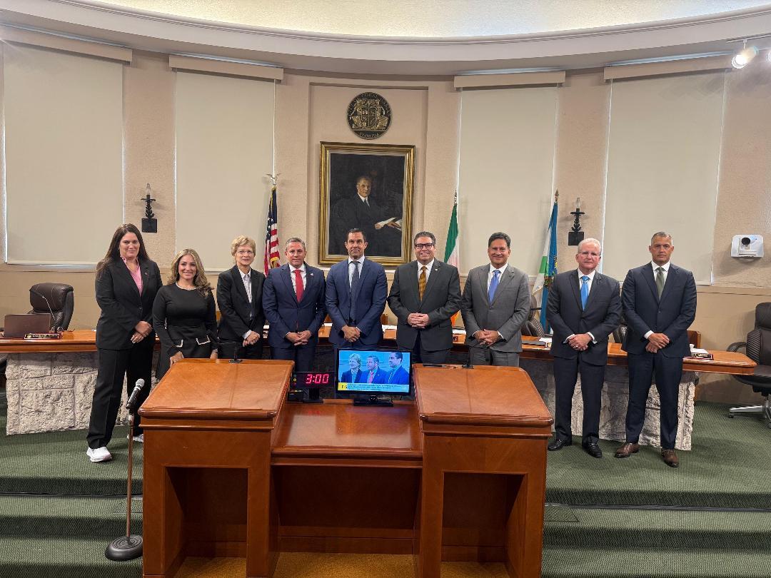 El Recaudador de Impuestos de Miami-Dade, Dariel Fernandez, se Asocia con la Ciudad de Coral Gables para Abrir una Nueva Oficina y Ampliar el Acceso a los Servicios