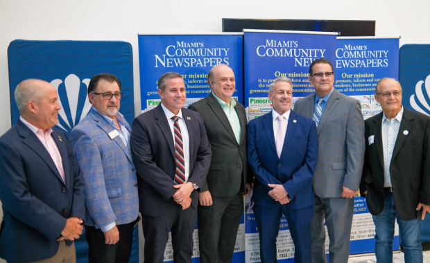 Conectando con la Comunidad: El Recaudador de Impuestos Dariel Fernández Participa en el Evento de Dade County Federal Credit Union