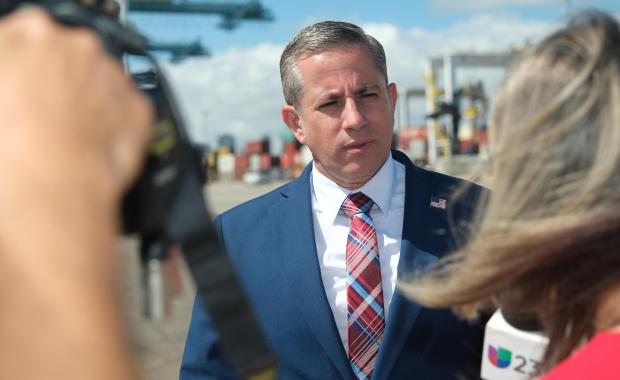 El Recaudador de Impuestos de Miami-Dade Solicita la Desestimación de la Demanda de Xael Charters, Inc., Afirma que la Empresa Promocionó un Hotel Cubano Prohibido