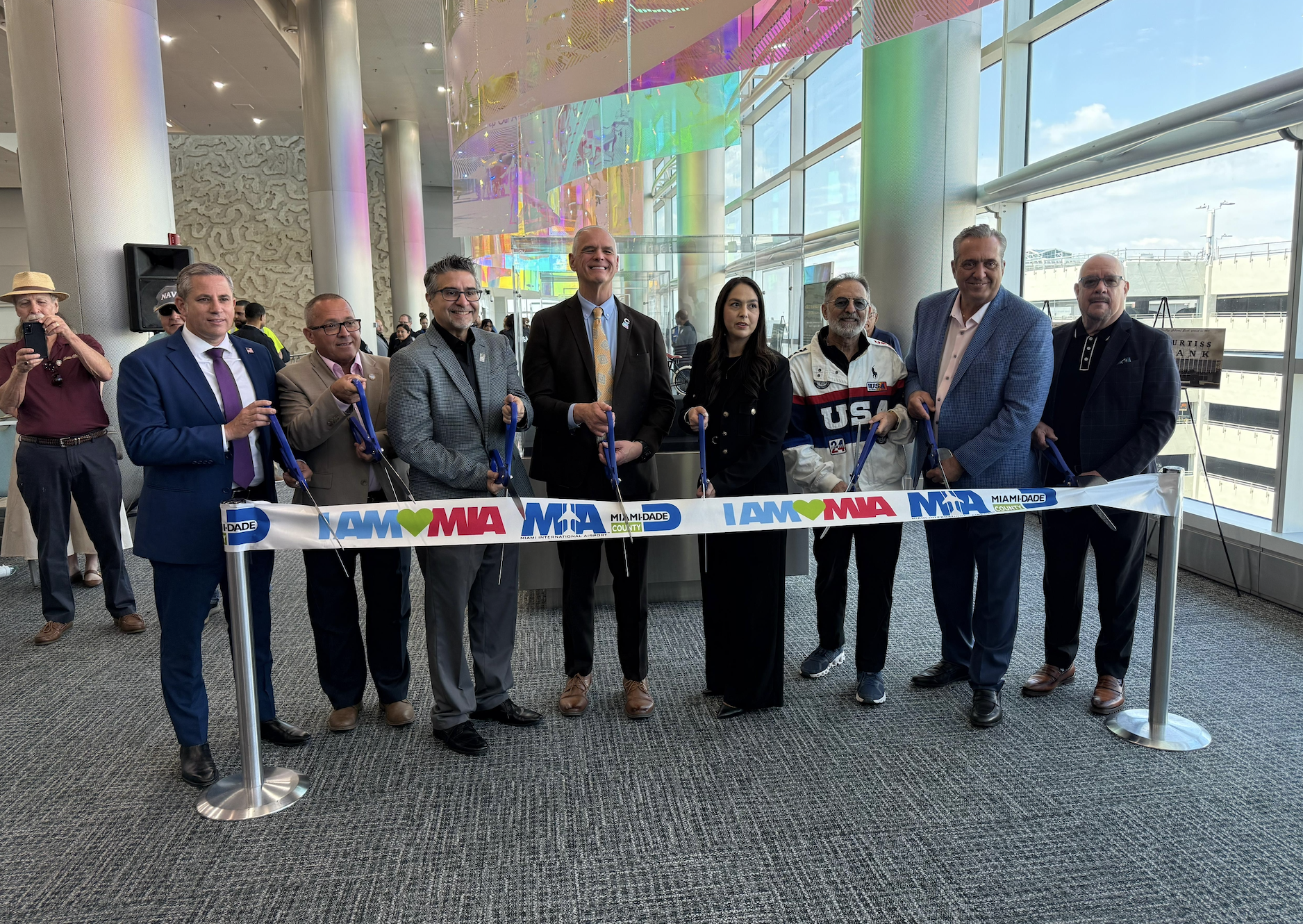 El Recaudador Dariel Fernandez Asiste a la Inauguración de la Exhibición sobre Glenn Curtiss en el Aeropuerto Internacional de Miami
