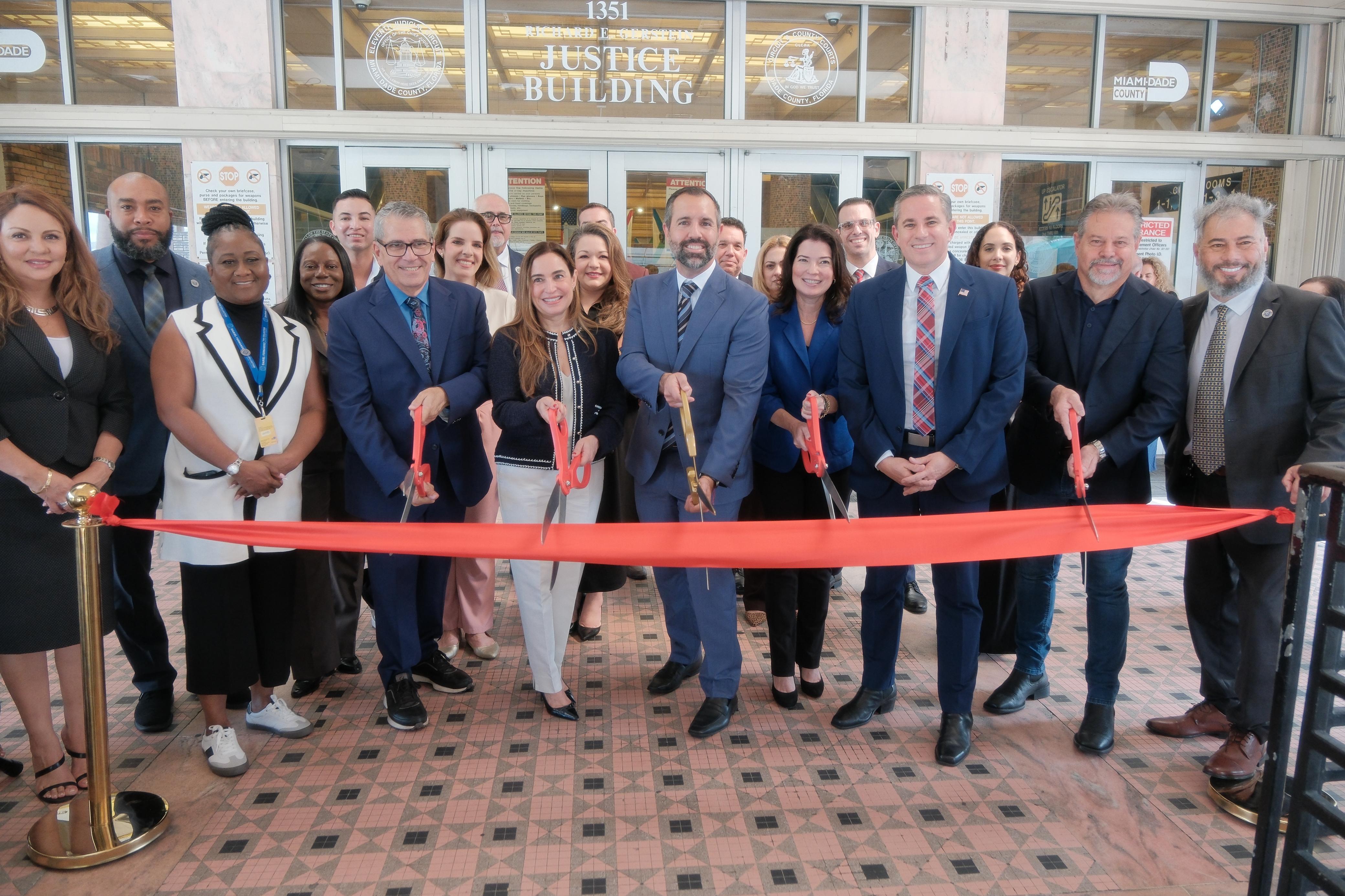 Recaudador de Impuestos del Condado de Miami-Dade Inaugura su Octava Sucursal en el Edificio de Justicia Richard E. Gerstein