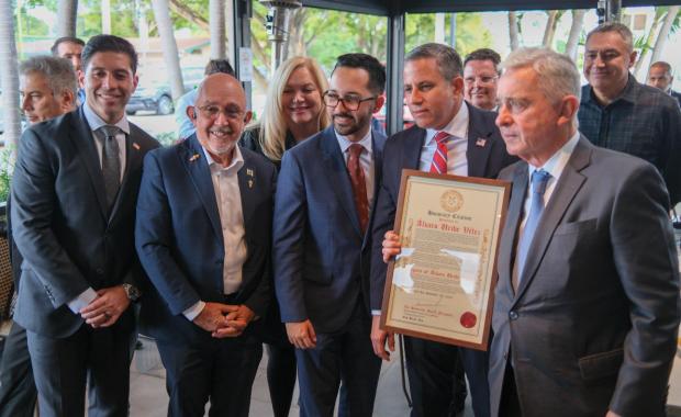 El Recaudador de Impuestos Dariel Fernandez se Reúne con el Expresidente de Colombia Álvaro Uribe Vélez Durante su Visita a Miami
