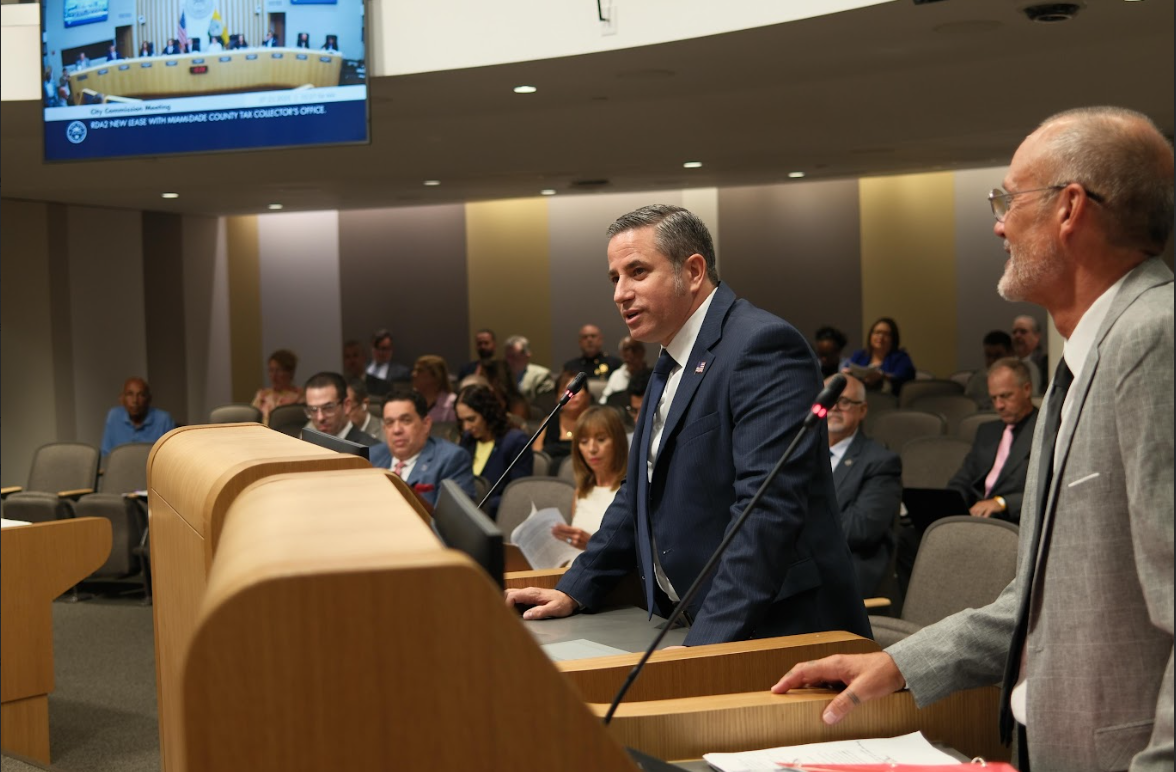 El Recaudador de Impuestos Dariel Fernández Trae la Primera Oficina de Servicios Completos a Miami Beach