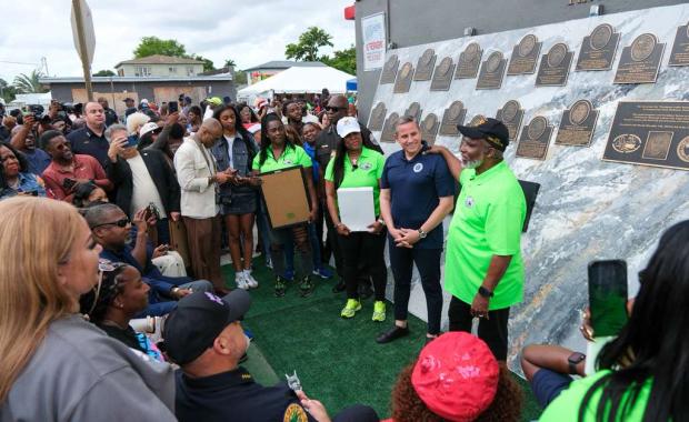 Tax Collector Dariel Fernandez Participates in Ark of the City Christmas on 15th Avenue Festival